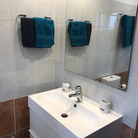 Luxury 2 Bed Next To The Paralimni