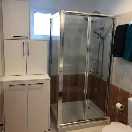 Luxury 2 Bed Next To The *