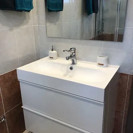 Luxury 2 Bed Next To The Paralimni