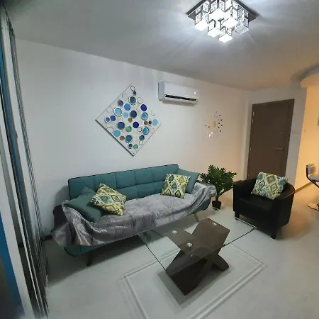 Luxury 2 Bed Next To The